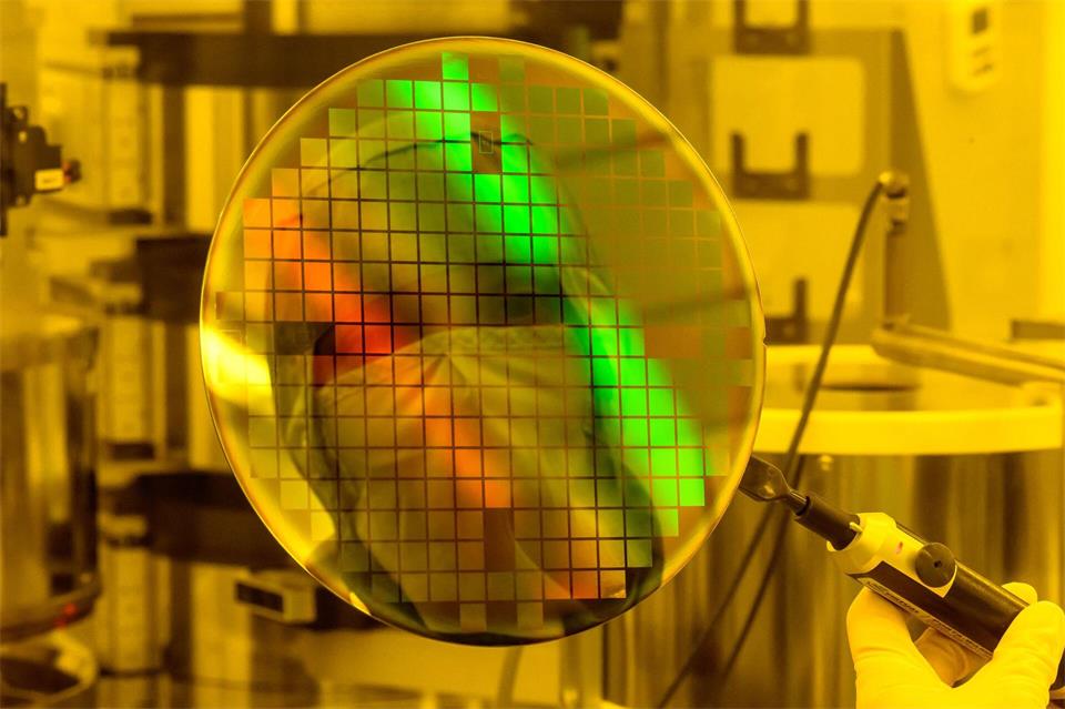 Seit 35 Jahren forschen Wissenschaftler in Chemnitz zu neuen Technologien.Hendrik Schmidt/dpa