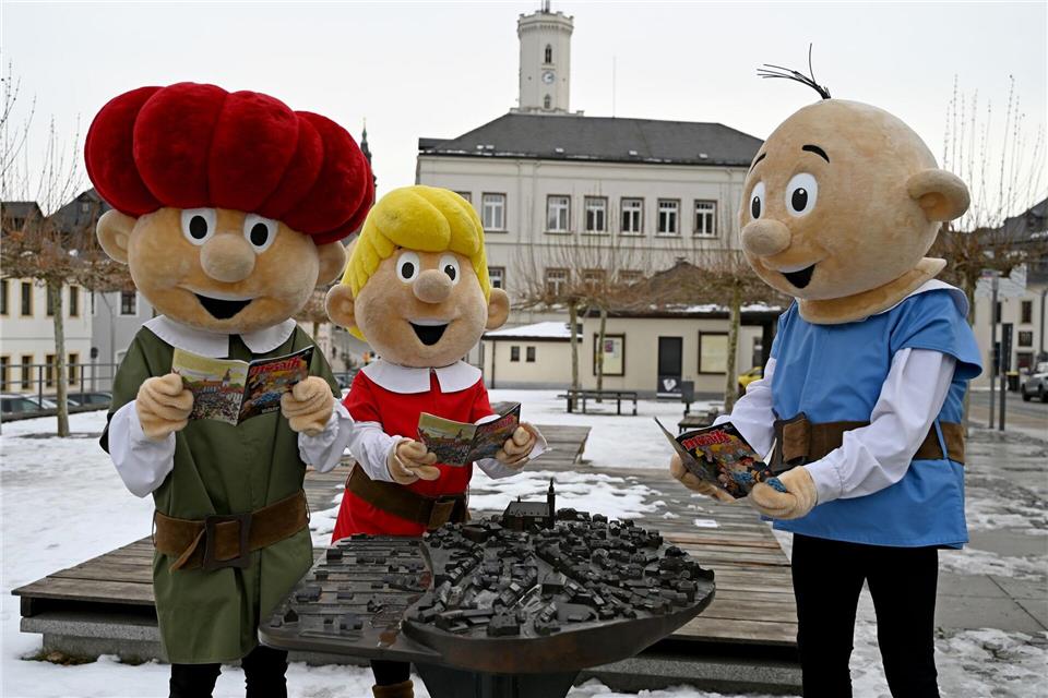 Seit 50 Jahren begeistern die Abrafaxe Generationen von Comic-Fans. Nun begeben sie sich in einem Sonderheft im Erzgebirge auf die Suche nach dem „blauen Schatz“.David Hammersen/dpa