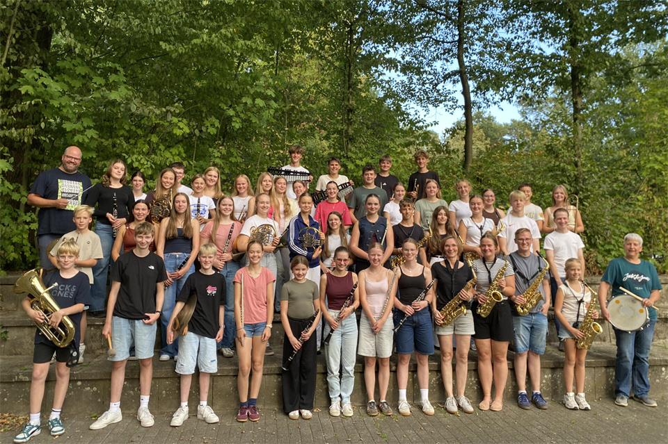 Seit Ende März dirigiert Reiner Gremme (oben links) das Jugendorchester.