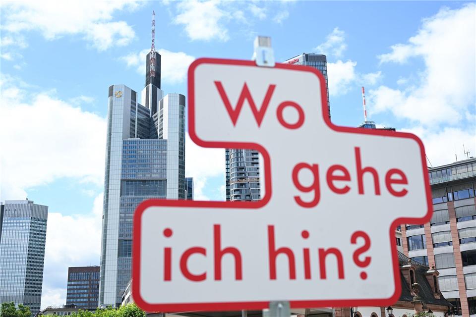 Seit Herbst sorgen die Begehrlichkeiten der Unicredit für Unruhe in Frankfurt. (Archivbild)Arne Dedert/dpa