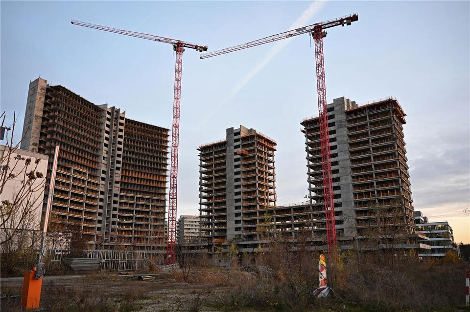 Seit Jahren ragen die Betonskelette am Kaiserlei-Kreisel in den Himmel.Michael Brandt/dpa