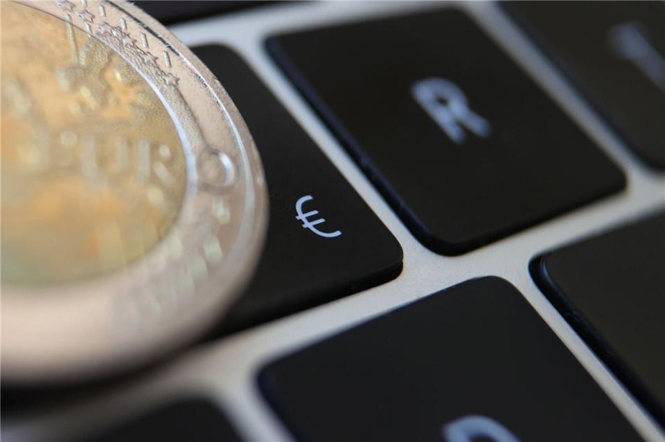 Sparkassen dringen auf Wero statt digitalen Euro Seit Jahren tüfteln Zentralbanker an einem digitalen Euro, ob und wann er kommt, ist noch nicht entschieden. (Symbolbild)Karl-Josef Hildenbrand/dpa
