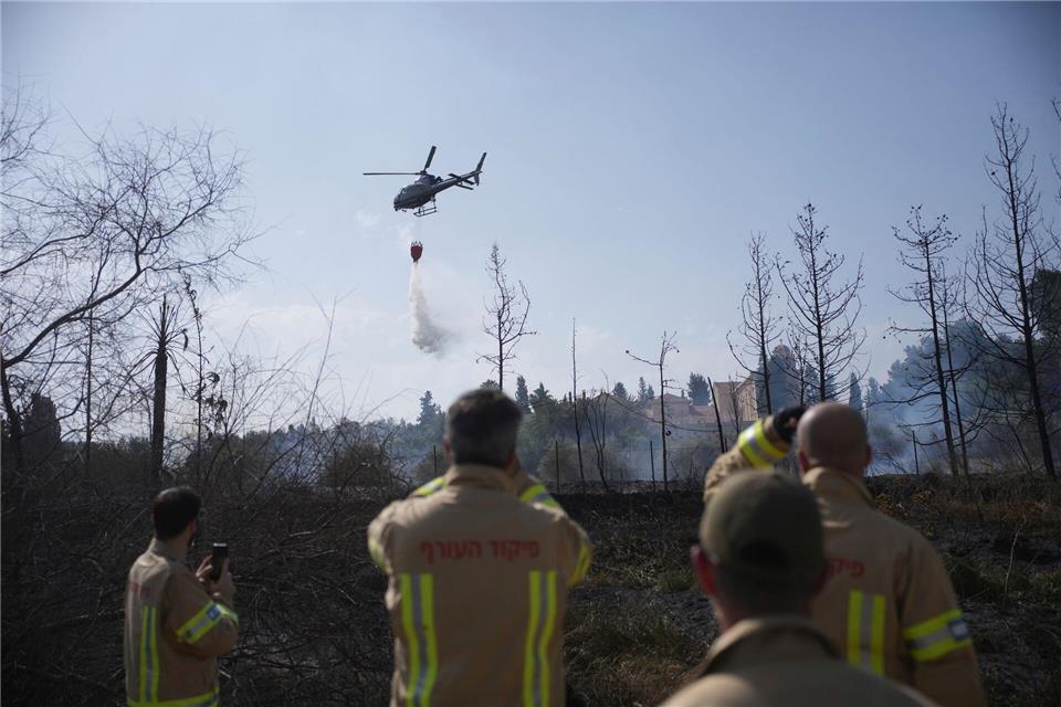 Seit Mittwoch toben in der Gegend um Jerusalem schwere Waldbrände.Ohad Zwigenberg/AP/dpa