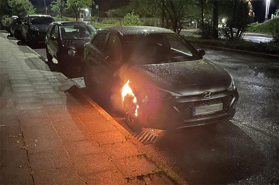 Seit Monaten brannten in Wuppertal nachts immer wieder Autos.-/Polizei Wuppertal/dpa