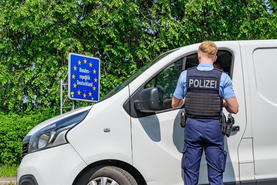Seit September 2024 gibt es an allen deutschen Außengrenzen wieder stationäre Grenzkontrollen. (Archivbild)Patrick Pleul/dpa