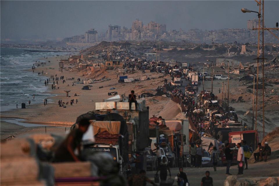 Seit Tagen flüchten Menschen aus der Stadt Gaza. (Archivbild)Abdel Kareem Hana/AP/dpa