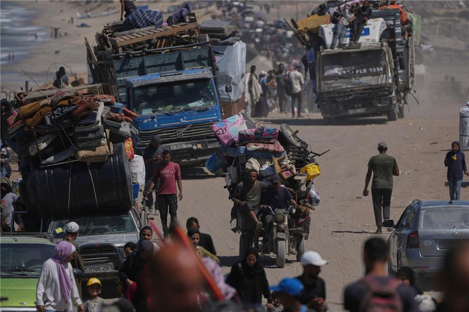 Seit Tagen flüchten Tausende Menschen aus der Stadt Gaza, wo die israelische Armee immer weiter vordringt. (Archivbild)Abdel Kareem Hana/AP/dpa