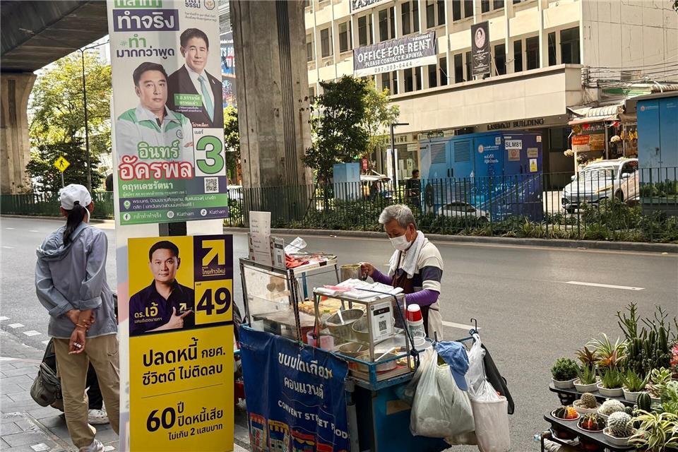 Seit Wochen buhlen die Parteien im Land um Wähler. (Archivbild)Carola Frentzen/dpa