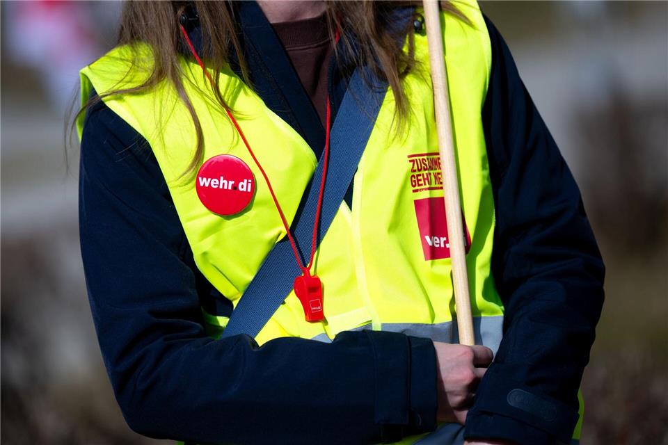 Seit Wochen hält die Gewerkschaft Verdi den Druck bei den Tarifverhandlungen im öffentlichen Dienst hoch. Am Freitag folgt ein weiterer Warnstreik. (Symbolbild)Sven Hoppe/dpa