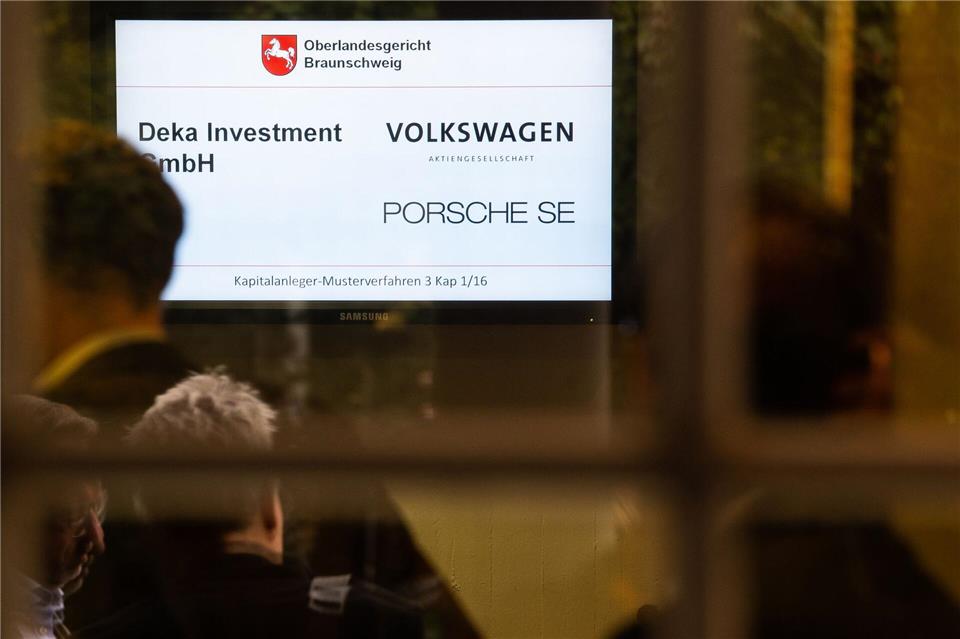Seit acht Jahren fordern Investoren vor Gericht eine Milliarden-Entschädigung für Kursverluste nach dem Dieselskandal. (Archivbild) Swen Pförtner/dpa