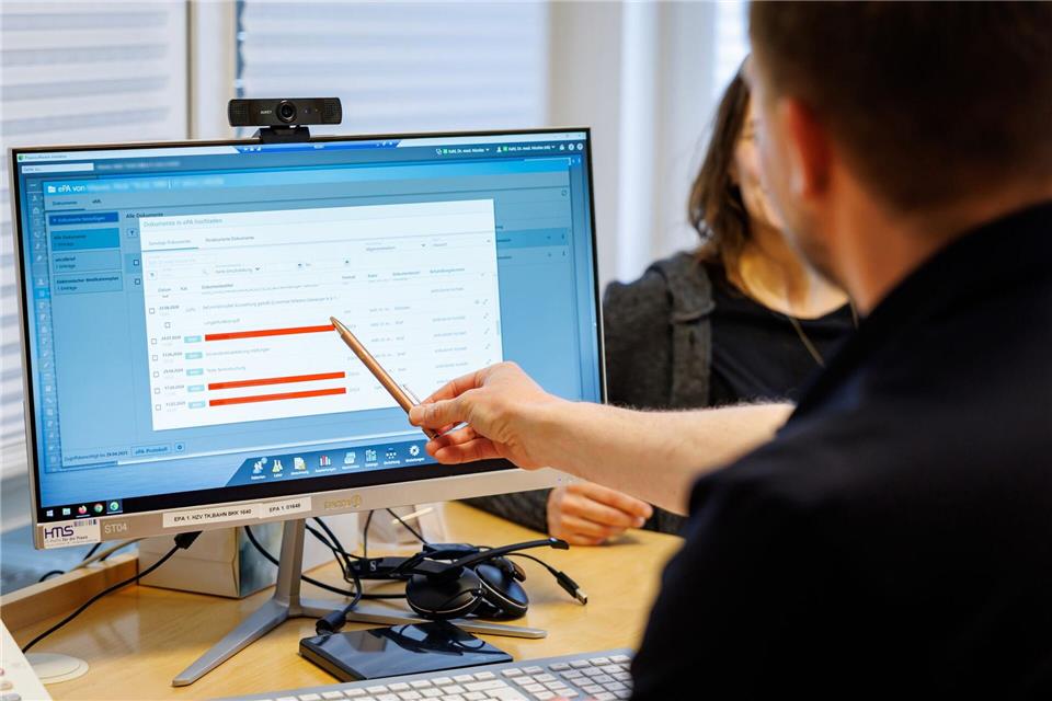 Seit dem 1. Oktober 2025 sind alle Arztpraxen dazu verpflichtet, elektronische Patientenakten zu befüllen. picture alliance/dpa