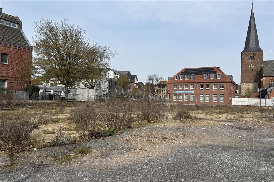 Seit dem Abriss des früheren Hauses Epping ist auf der Brache im Raesfelder Ortskern nichts mehr passiert.