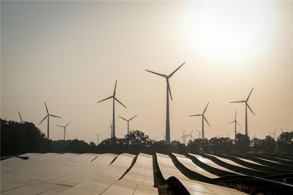 Seit dem Jahr 2023 gab es im Schnitt 15 Tage mit wenig Wind und Sonne. (Archivbild)Kay Nietfeld/dpa
