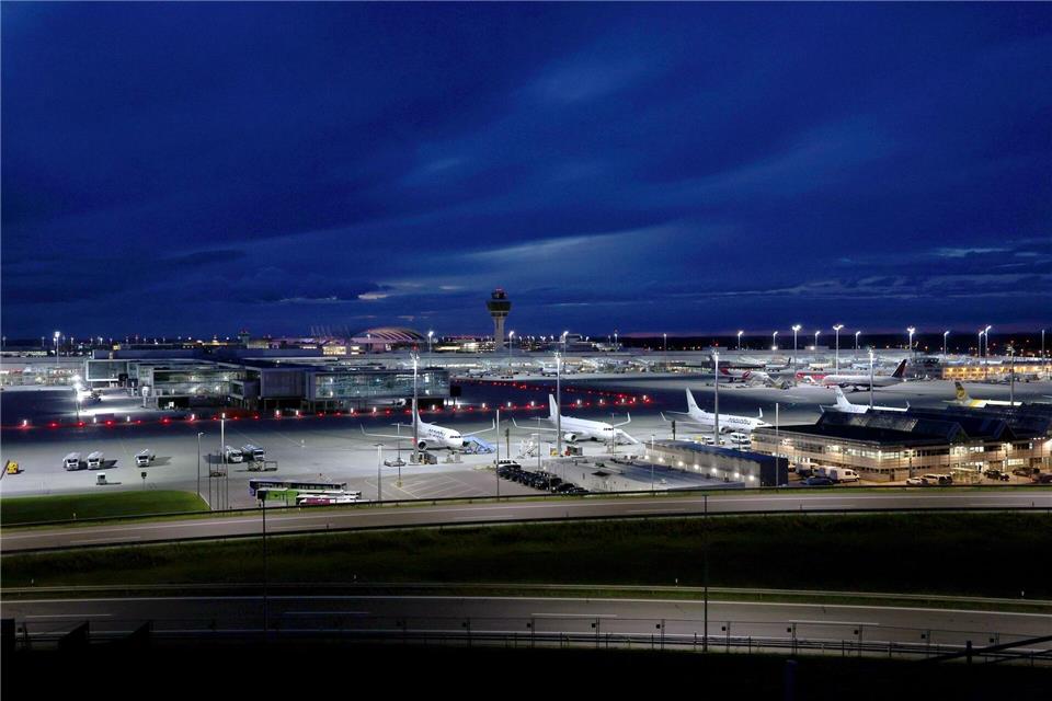 Seit dem frühen Morgen ist der Flugbetrieb wieder möglich.Karl-Josef Hildenbrand/dpa