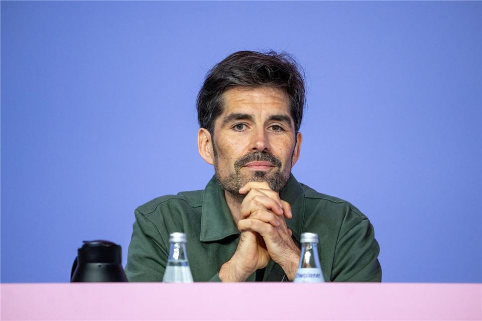 Seit dem russischen Überfall auf die Ukraine sind laut Bildungsminister Teuber 10.500 ukrainische Kinder und Jugendliche in den Schulen in Rheinland-Pfalz angekommen. (Archivbild)Harald Tittel/dpa