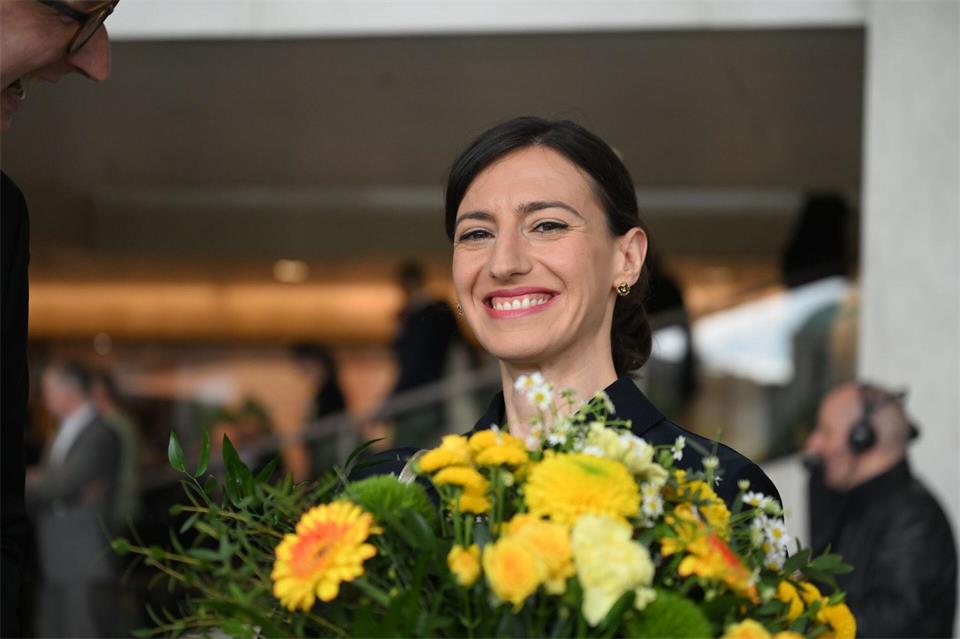 Seit der Ernennung von Cem Özdemir zum Ministerpräsidenten ist Flavia Zaka „First Lady“. (Archivbild) Marijan Murat/dpa