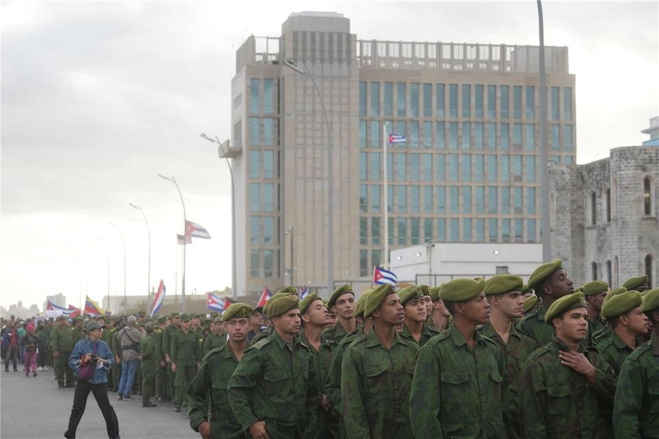 Seit der Revolution 1959 unter den linken Revolutionsführer Fidel Castro sind die Beziehungen zwischen Kuba und den USA angespannt. (Archivbild)Ramon Espinosa/AP/dpa