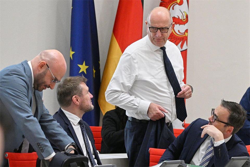 Seit diesem Jahr führt Brandenburgs Ministerpräsident Dietmar Woidke (SPD) eine Koalition mit der CDU. (Archivbild)Jens Kalaene/dpa