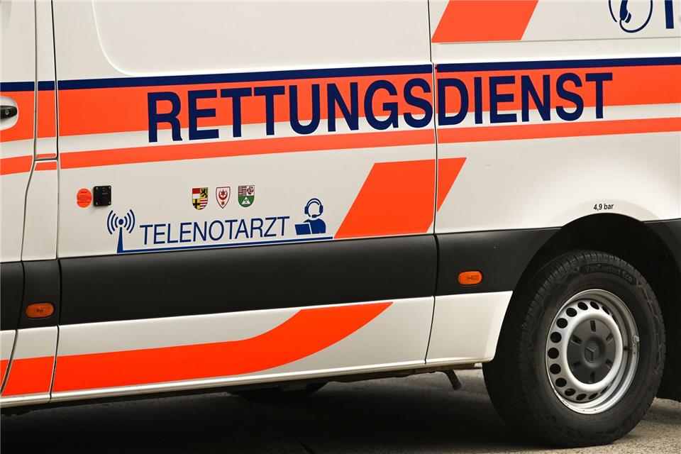 Seit einem Jahr wird das Konzept des Telenotarztes vor allem im Süden Sachsen-Anhalts erporbt. (Archivbild)Heiko Rebsch/dpa