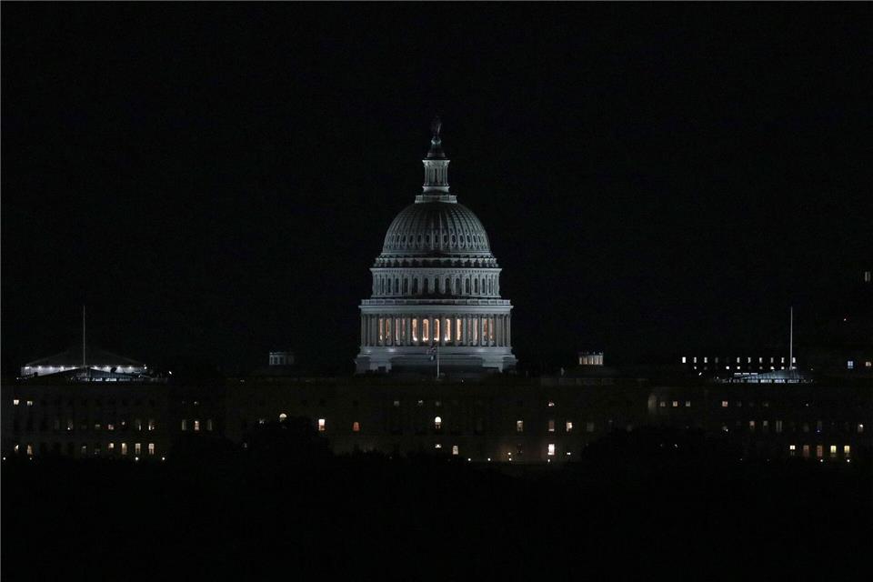 Zweiter Shutdown-Monat begonnen: Das sind die Konsequenzen  Seit einem Monat hat der Shutdown die USA im Griff. (Archivbild)Gent Shkullaku/ZUMA Press Wire/dpa