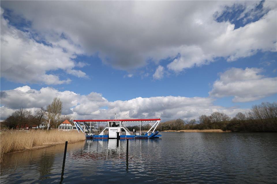 Seit heute pendelt die „Missunde III“ auf der Schlei zwischen Brodesby und Missunde (Archivbild). Christian Charisius/dpa