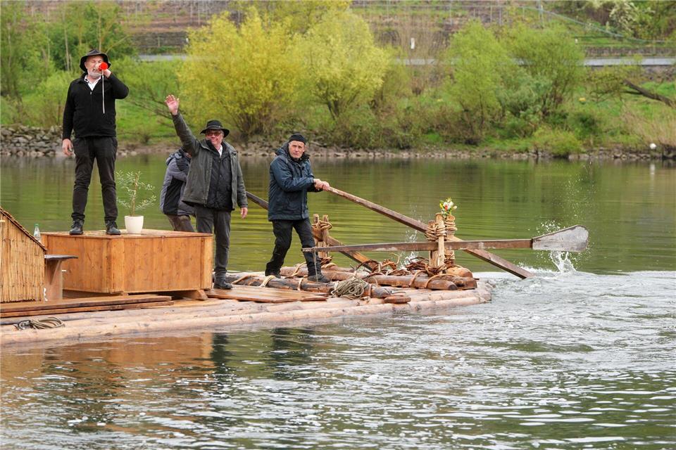 Seit knapp einer Woche sind die Schiltacher Flößer unterwegs.Thomas Frey/dpa