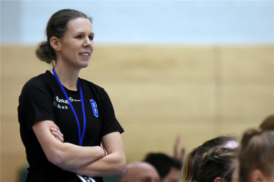 Seit knapp zwei Jahren ist Eva Westheider Handball-Trainerin der Oberliga-Damen des TV Borken. Sie sagt: „Wir wissen, woran wir arbeiten wollen und müssen“. Westheider muss jedoch nun ohne zwei Linkshänderinnen auskommen. Sarah Milsom-van de Loecht hat die Mannschaft verlassen, Esther Langenhoff fällt noch auf unbestimmte Zeit aus.