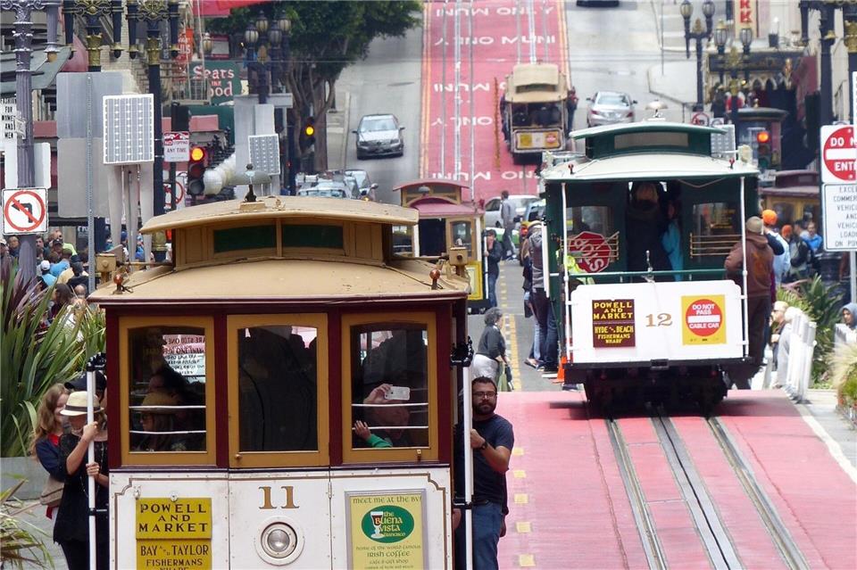 Seit über 150 Jahren fahren Cable Cars durch San Francisco. (Archivbild) picture alliance / dpa