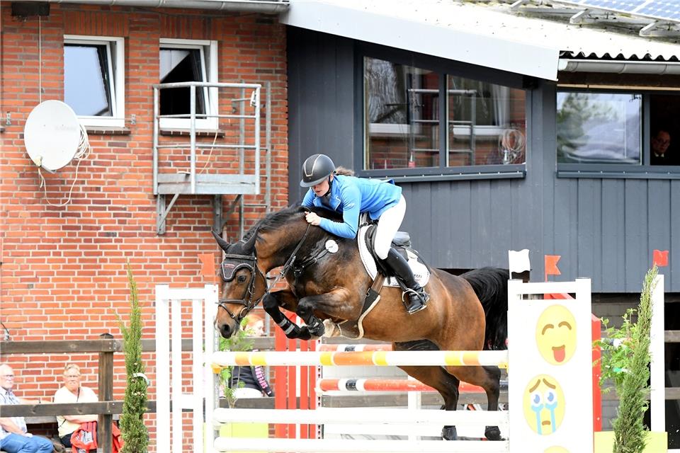 Seit vielen Jahren ist auch Juliane Rölfing vom Nachbarverein RV Gestüt Forellenhof Borken Stammgast bei den Reit- und Springturnieren am Reitweg in Heiden.