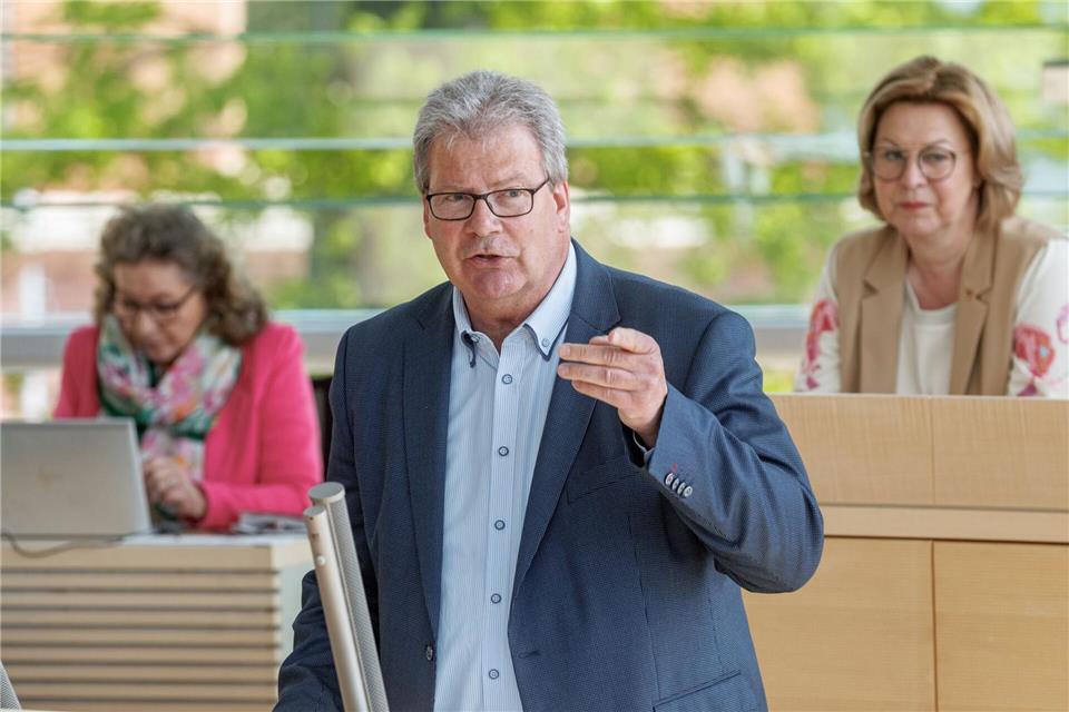 „Seit vielen Jahren sehen wir einen stetigen Verlust an Sozialwohnungen“, sagte Thomas Hölck. (Archivbild)Markus Scholz/dpa