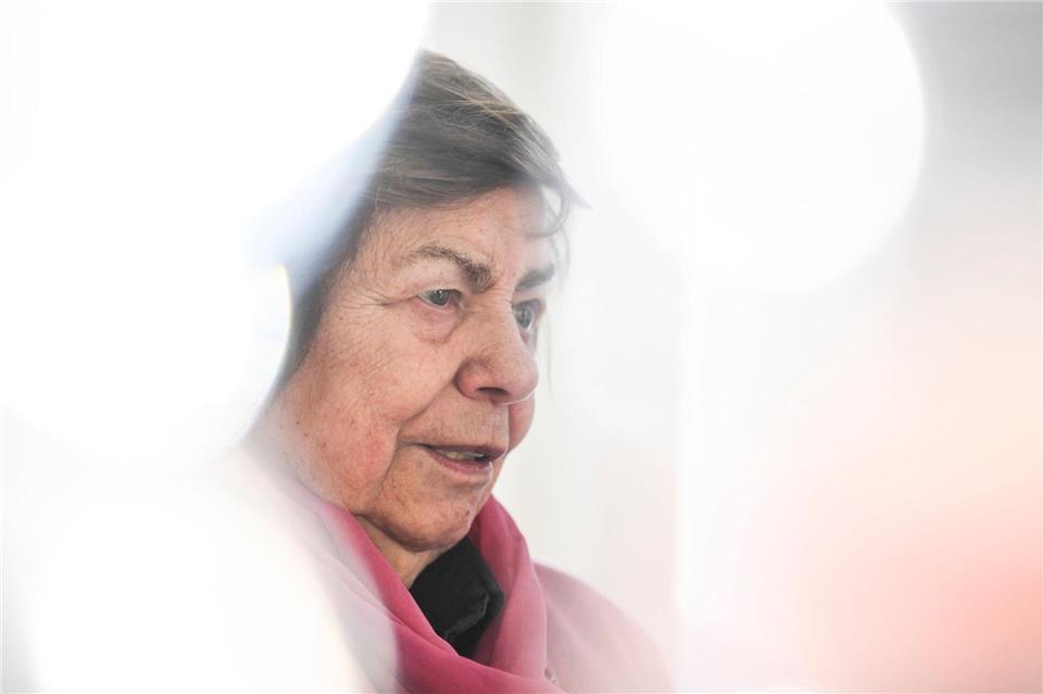 Seit vielen Jahren steht Ruth Winkelmann als Zeitzeugin vor Schulklassen.Jens Kalaene/dpa