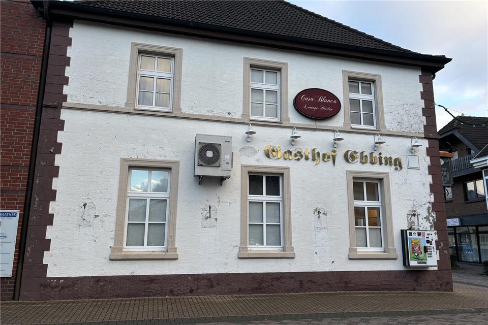 Seit vielen Jahren steht der alte Gasthof Ebbing im Heidener Ortskern bereits leer. Dieses Grundstück gehört zum städtebaulichen Programm für den Ortskern der Gemeinde.