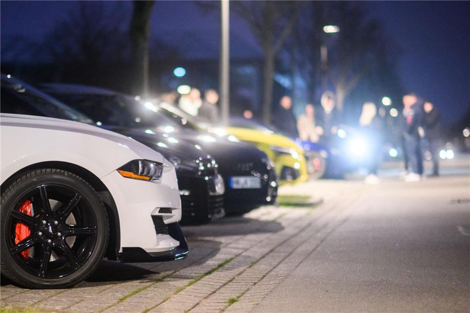 Seit vielen Jahren treffen sich Autotuner und -poser am „Car-Freitag“, um ihre Fahrzeuge zu zeigen. (Archivbild)Julian Stratenschulte/dpa