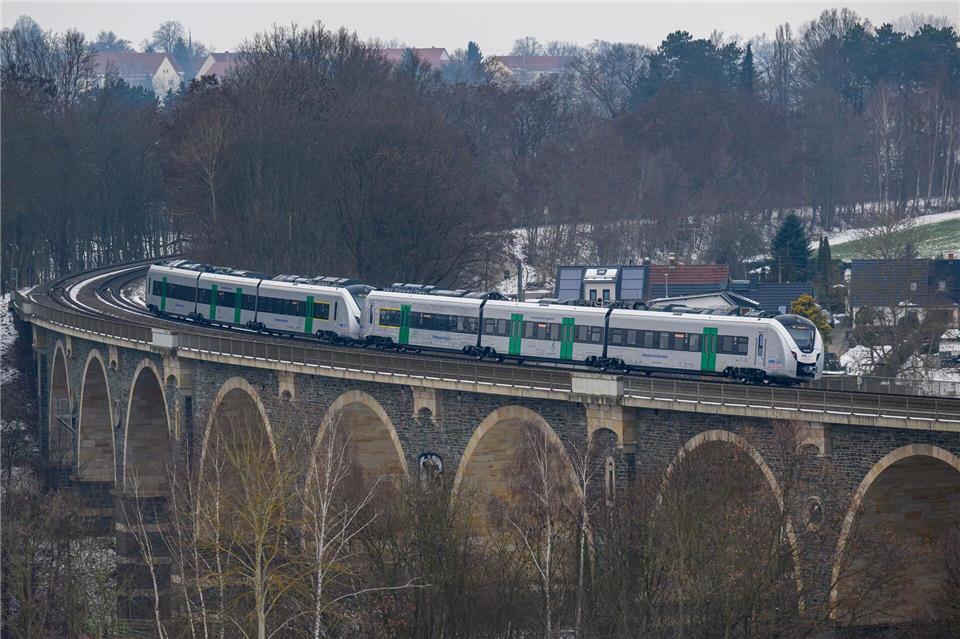 Seit vielen Jahren wird um den Ausbau der Bahnstrecke Leipzig-Chemnitz gerungen.Hendrik Schmidt/dpa