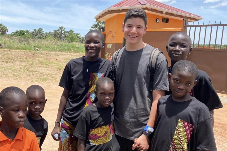 Seit vier Jahren engagiert sich der 18-jährige Isa Hopp für Lichtstrahl in Uganda.