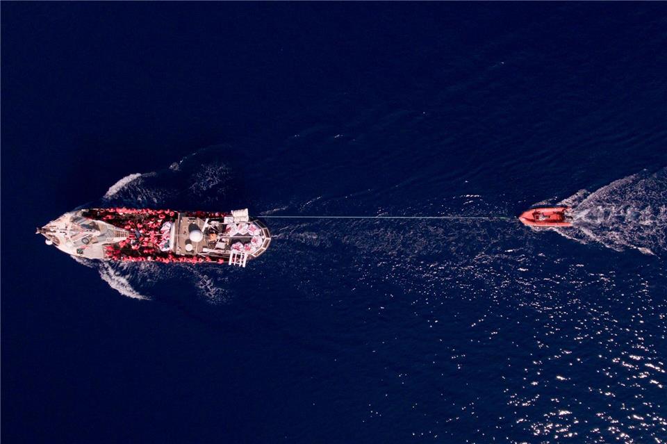 Seit zehn Jahren rettet „Mission Lifeline“ Geflüchtete aus Seenot. Die Bilanz des Vereins: Professioneller Einsatz, aber immer schwierigere politische Bedingungen. (Archivbild)Johannes Filous/dpa
