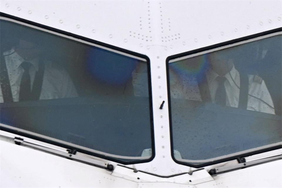 Sekundenschlaf und Dauermüdigkeit sind Probleme für viele Piloten und Pilotinnen. (Archivbild) Felix Hörhager/dpa