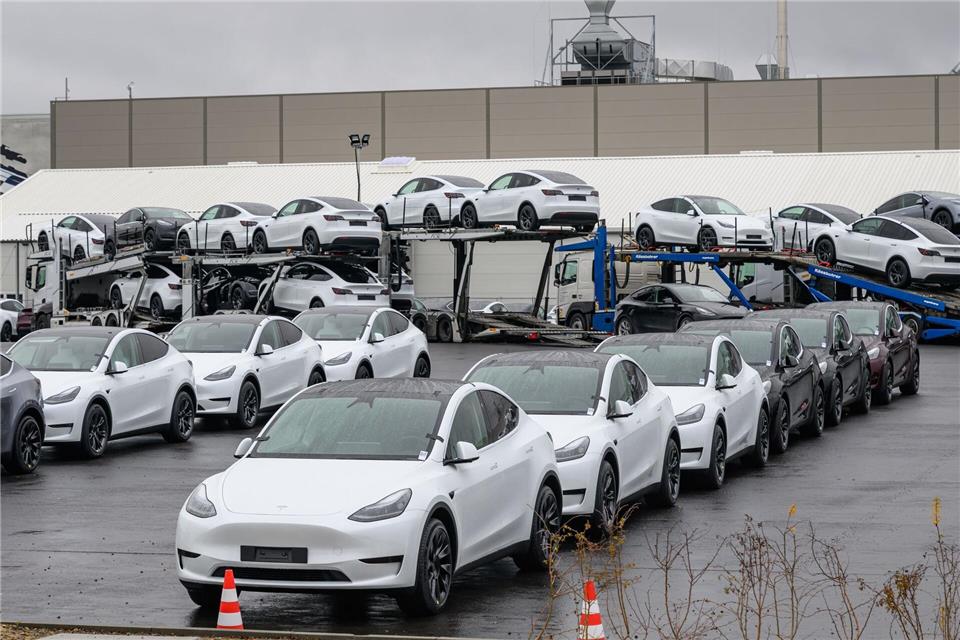 Selbst US-Präsident Trump will seinem Berater Musk und dessen Autofirma nun unter die Arme greifen.Patrick Pleul/dpa