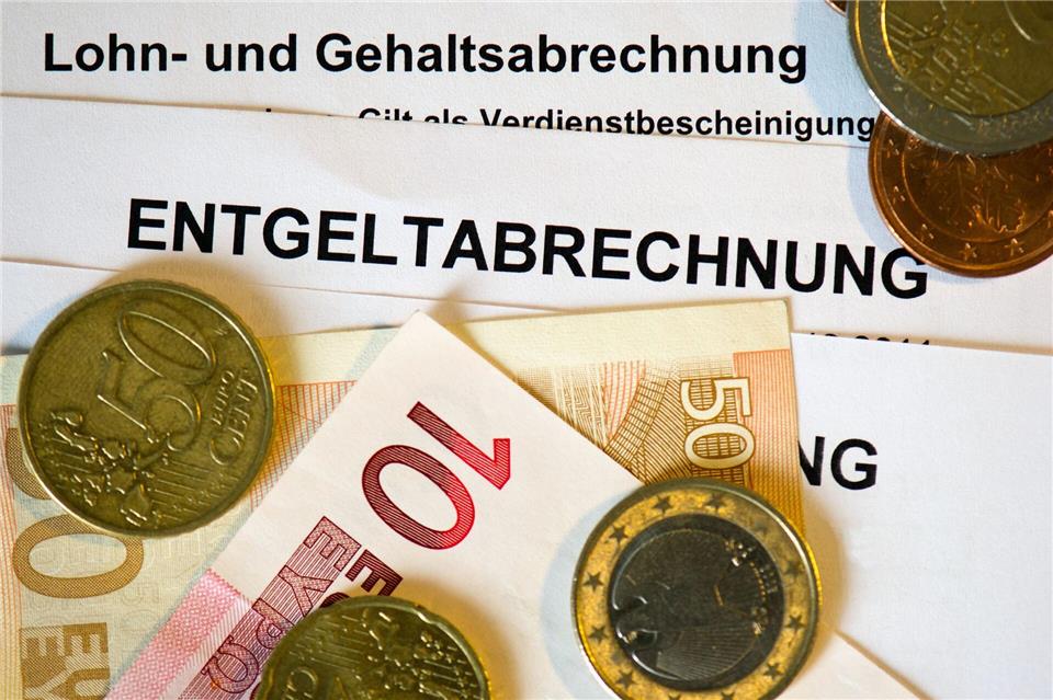 Selbst wer nur Mindestlohn verdient, hat einer Studie zufolge bei einem Vollzeitjob mehr Geld als im Bürgergeld. (Symbolbild)Arno Burgi/dpa-Zentralbild/dpa