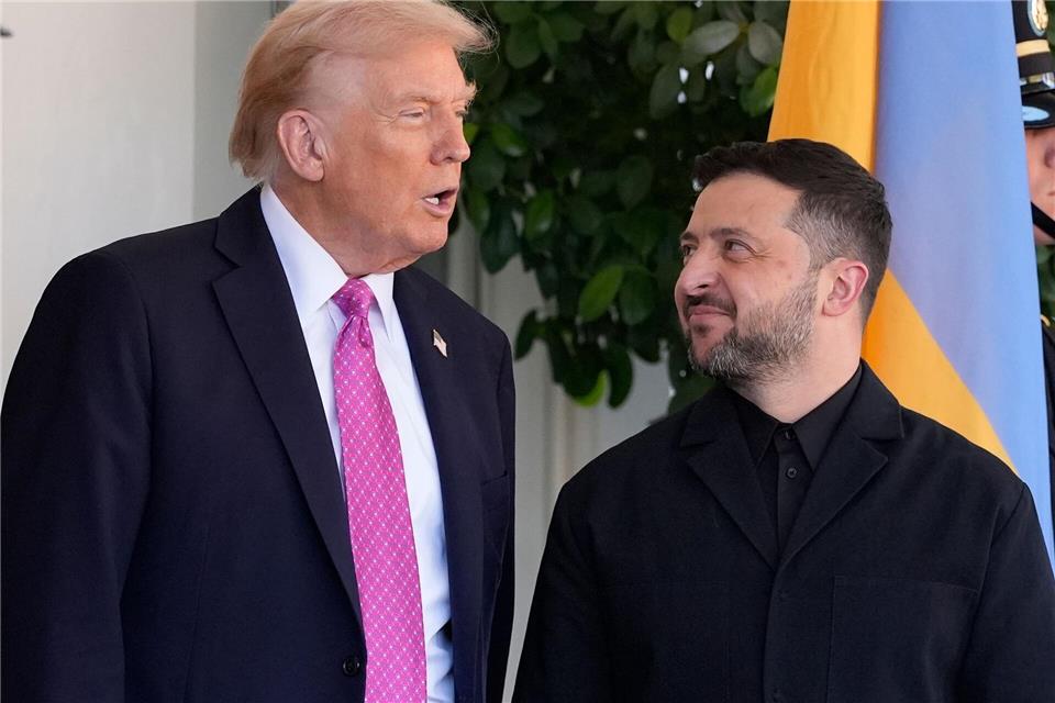 Selenskyj dankt Trump für den US-Vorschlag, doch er schwört seine Landsleute auf eine harte Entscheidung ein. (Archivbild)Alex Brandon/AP/dpa