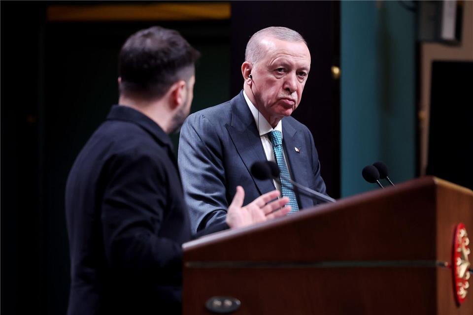 Selenskyj dankt der Türkei für ihre Vermittlerrolle, doch Hoffnungen setzt er auf US-Präsident Trump.Yavuz Ozden/DIA Photo/AP/dpa
