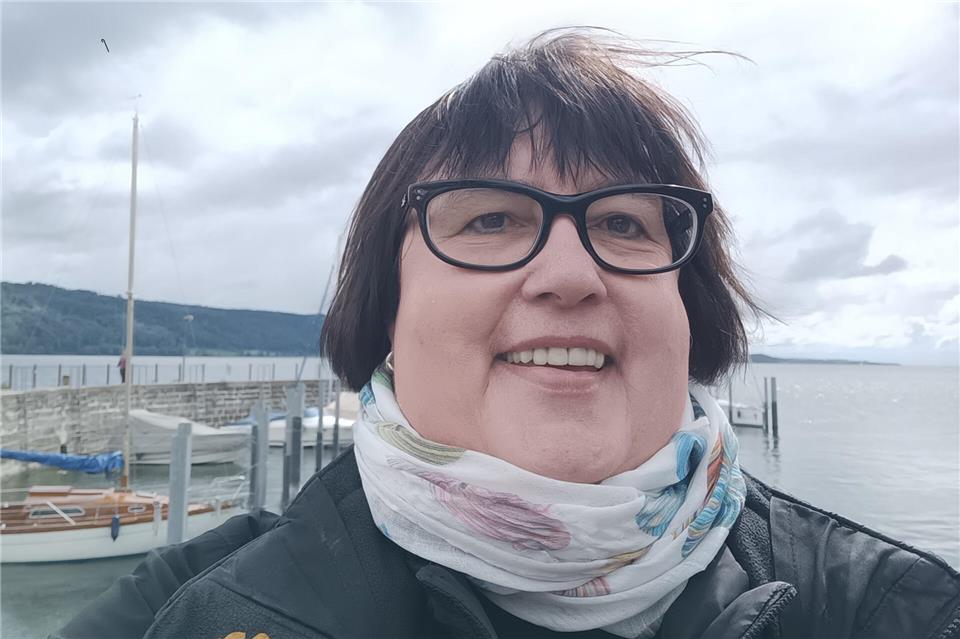 Selfie am Bodensee: Im dortigen Ludwigshafen stieß Dr. Birgit Ebbert auf Spuren ihres Vaters, der dort als Malergeselle tätig war.