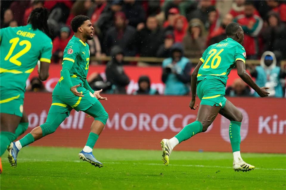 Senegal jubelt über den Siegtreffer im Finale des Afrika Cups.Mosa’ab Elshamy/AP/dpa