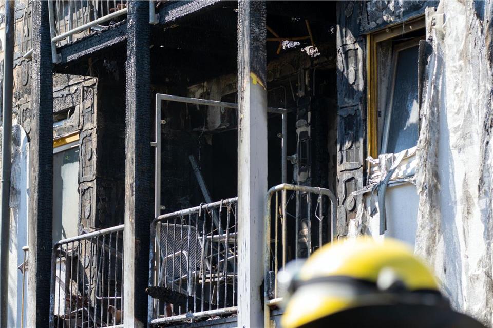 Senioren mussten eine Wohnanlage verlassen, nachdem dort ein Feuer ausgebrochen war. Pia Bayer/dpa