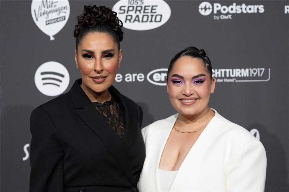 Senna Gammour und Bahar Kizil sind in ihrem Podcast zu hören - und zu sehen.Soeren Stache/dpa