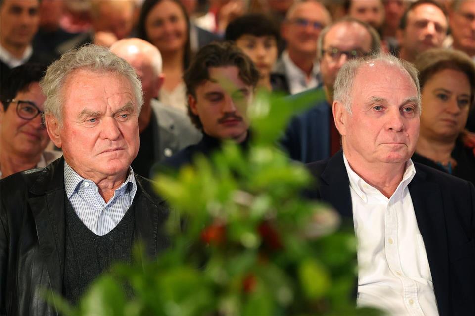 Sepp Maier (l) und Uli Hoeneß können auf eine lange gemeinsame Vergangenheit zurückblicken.Karl-Josef Hildenbrand/dpa