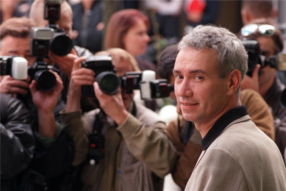 September 1996: Der deutsche Regisseur Roland Emmerich bei der Deutschlandpremiere seines Films „Independence Day“. (Archivbild)picture alliance / dpa