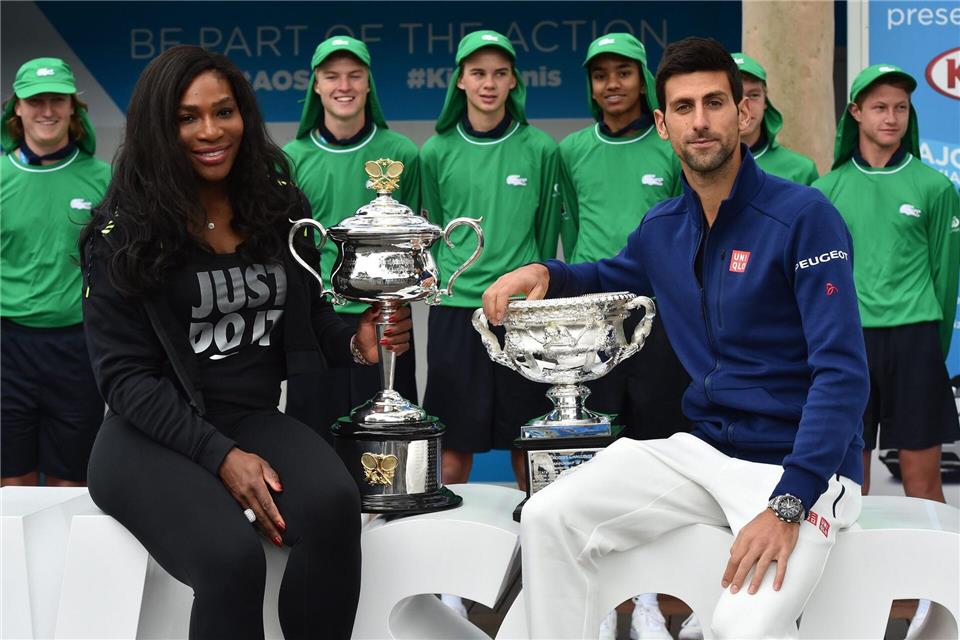 Serena Williams und Novak Djokovic gewannen 2016 jeweils den Titel bei den Australian Open. (Archivbild)picture alliance / dpa