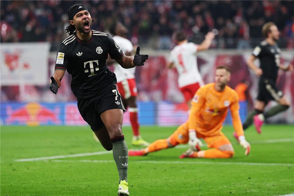 Serge Gnabry jubelt nach seinem Ausgleich.Jan Woitas/dpa