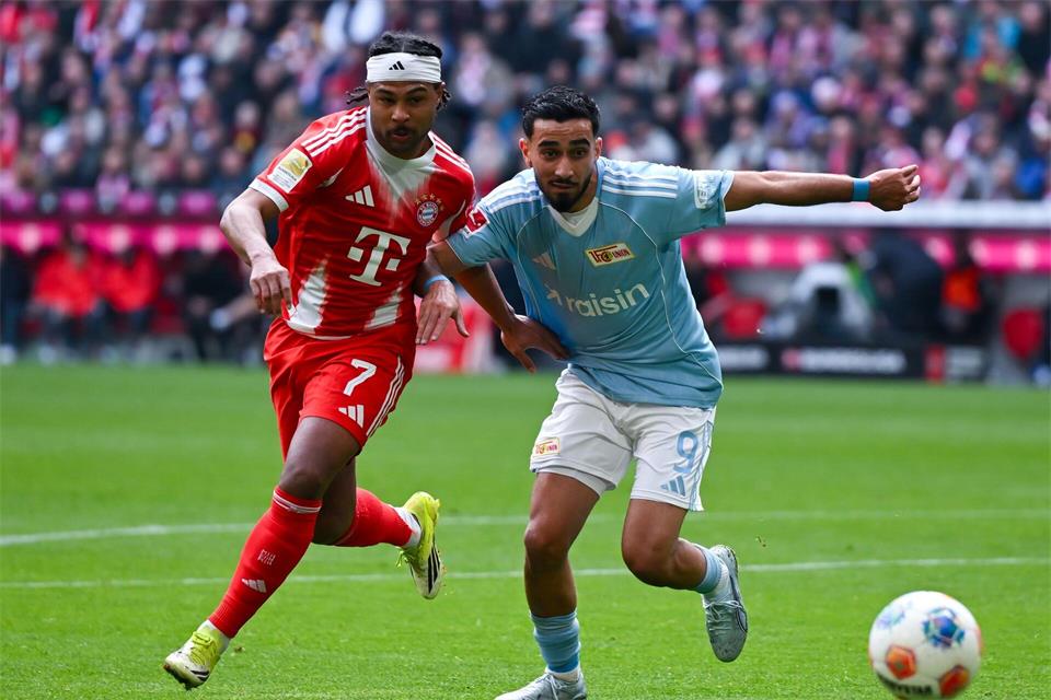 Serge Gnabry (l) könnte sein Comeback geben. (Archivbild)Sven Hoppe/dpa